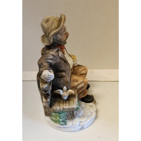 Capodimonte Tramp on a Bench Feeding Birds Figurine Hand Painted Made in Italy - Picture 3 of 7